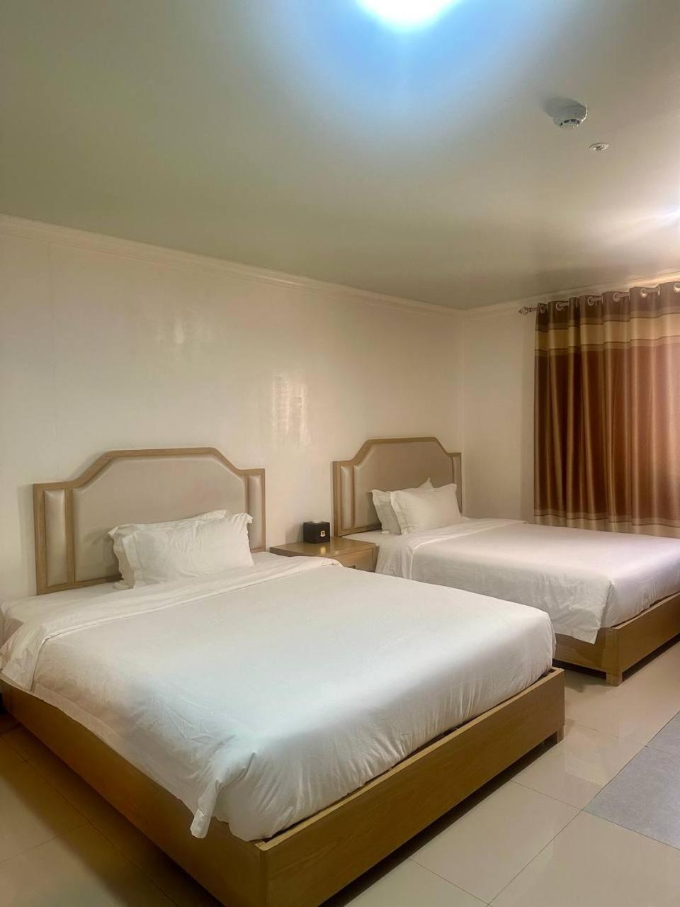 Punta Clark Hotel Clark Field Eksteriør billede